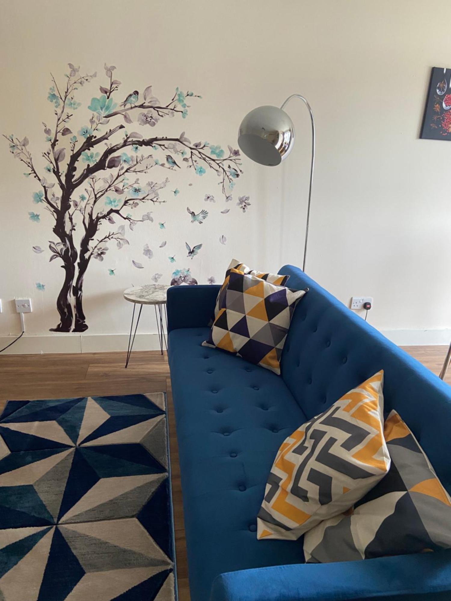 Waterfront Canary Lodge: Cozy 2-Bed Apartment with Wi-Fi & Parking London Exterior photo